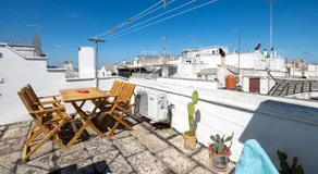 White Stone Flats & Studios - Image 4