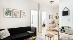102-1A Best Value 2BR Apt Near Central Park - Image 2