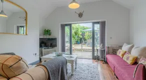Buff Lodge - Image 2