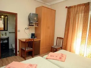 Hostal De La Torre Hostal Economico - Image 4