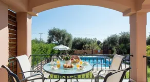 Villa Renata -Pool, Large Garden & Free Parking, 2 Minutes Walk from The Beach - Image 3
