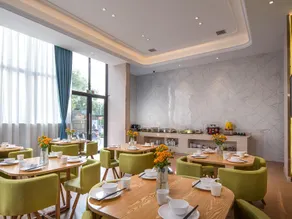 Vienna 3 Best Hotel Deqing - Image 3