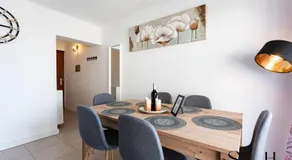 Bright central 2BR Stay Balcony & Sea View - Image 3
