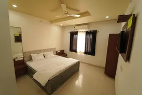 Hotel Pawar Palace And Restaurant - Image 4