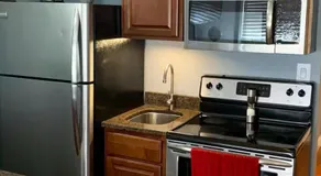 Condo Close to Stadium and Free Parking - Image 4
