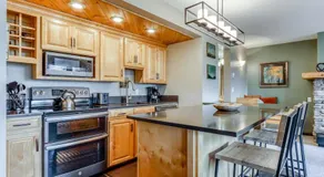 Beautiful Bend home with shared pools & hot tubs & free WiFi - close to hikes - Image 4