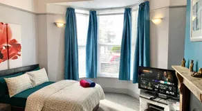 4Alma St - Image 2