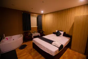 ONE HOTEL - Image 5