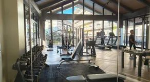 Stay & Fly at Amani Grand Resort Residences 3 Guests 5-Min Airport Pool Fast WiFi Netflix - Image 5