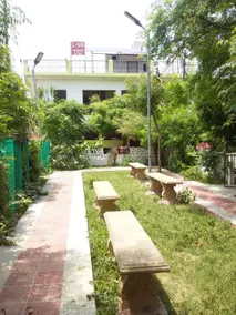 L / 99 HOME STAY - Image 4