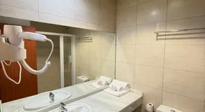 Hostal Mediterranea - Image 2