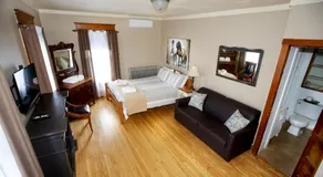 Auberge Ayer's Cliff - Image 2