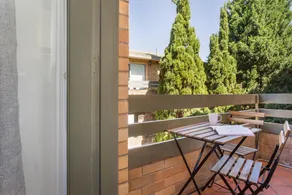 Unit With Balcony, Backyard and Parking Near Shops - Image 4