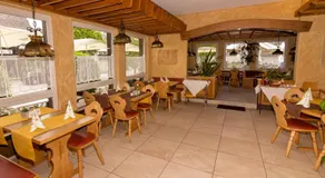 Hotel Cortina - Image 2