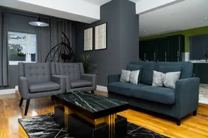 Luxury 5BD, Gym, Parking, Bus to Airport, Sleeps10 - Image 3