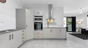 Bribie Getaway Villa - Image 3