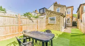 Amazing 4 bed house in Kingston - Image 3