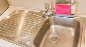 Room with private bathroom, Near Heathrow Airport, Tube Station, Shops, Cinema in shared flat - Image 4