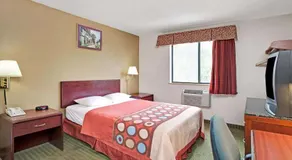 Cass lake hotel - Image 3
