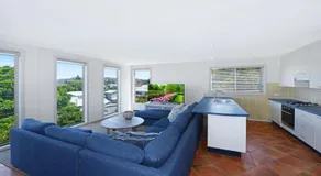 Elegance On Elgata - Bright and Breezy - Image 3