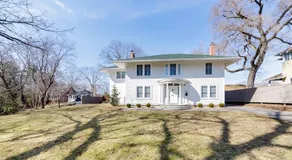 Kentville Gem Heritage Style, Modern Comfort - Image 5