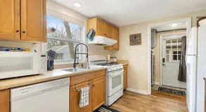 Perfect Location Walk to MSU Campus High End Mattresses Fast Wi-Fi - Image 3