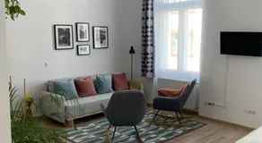 Charming Central Apartments - Image 2