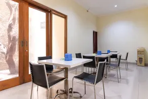 TwoSpaces Living at Toedjoeh Enam Homestay, Surabaya - Image 4