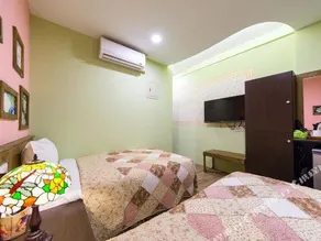 Sunrise Champs Hostel - Image 4