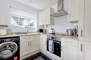 Stylish 2-Bed Home Near Brentwood High Street - Image 3