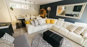 Holloway House - Image 2