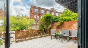 Swift Host - Friars Quay - Riverside - Sleeps up to 8 - Free Parking - City Centre - Image 3