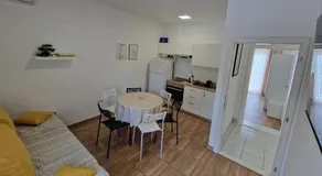 2 Bed Apartmani Sleeps 6 - Free Parking - Image 3