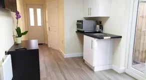 The Beech Flat - Self contained one bedroom flat with parking - Image 4