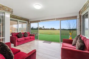 Bulla Lodge - Melbourne  6 Bdrm Spacious & Modern - Image 3