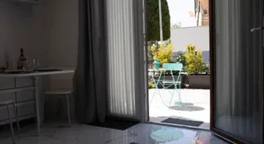 Stylish Apartment near Siena I Private Parking & Air Con & WiFi - Image 2