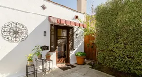 Casita Gundry- Boutique Hideaway, Quaint Historic Charm - Image 5