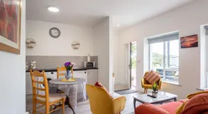 Kings Apartment 1 390 - Image 3