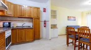 2B Apartamento Abrigos, Wifi y balcón - Image 3