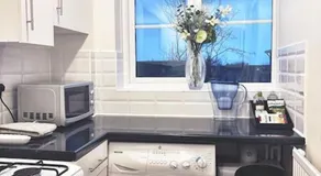 Apartment in Epsom With Free Parking - Image 3