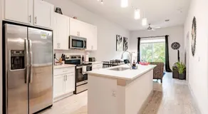 RiverWalk PentHouse Oasis w/Free Parking Gym Pool - Image 5