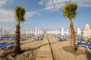 Dream World Resort & Spa - Image 4