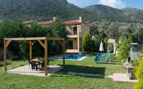 VILLA UPHORIA  with private pool and garden - Image 4