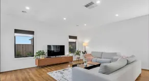 Luxury 4BR Family Home - Sleeps 8 - Free Parking - by Saga Living - Image 2