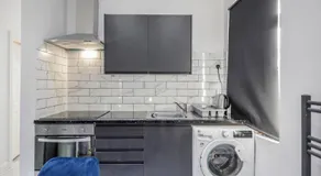 Chic 2-Bedroom Flat - Sleeps 5 - Central Tilbury - Image 4