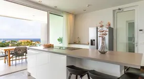 Luxe Penthouse met zeezicht en directe toegang tot zwembad en strand op Mambo Beach - Image 5