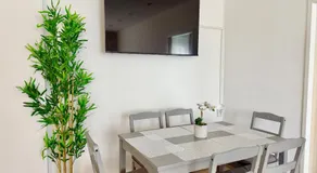 Stylish Apartment Near Airport & Train Station - Image 4
