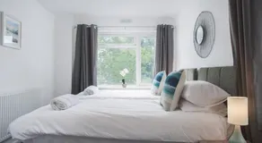 Brynglas Newport flat sleeps 8 - Mycityhaven - Image 2