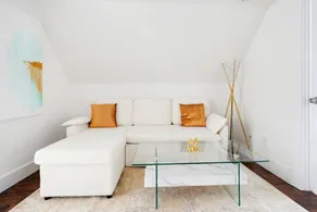 NY Luxury Apt Free Parking in PRIME Area - Image 5