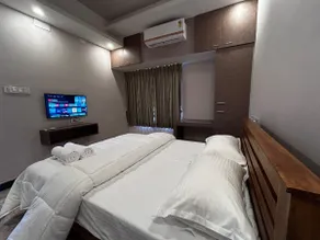 GK Homestays - Luxurious Furnished Apartment - Image 2
